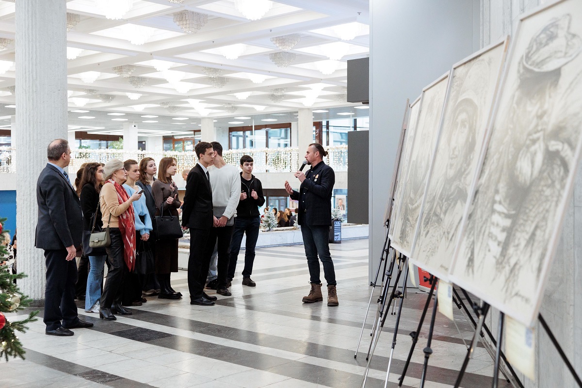В Академии прошла художественная выставка, посвященная героям Донбасса