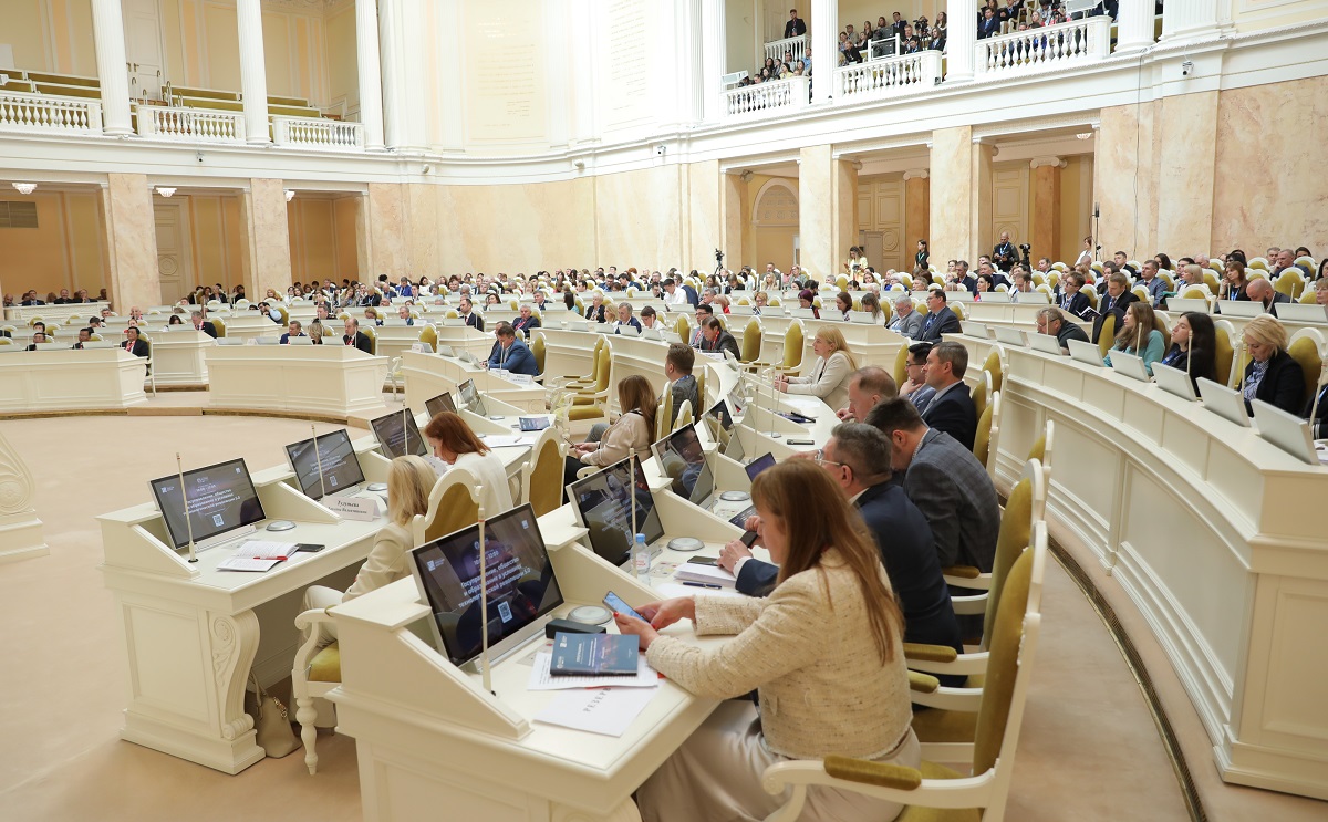 Президентская академия провела IX Международный Невский форум