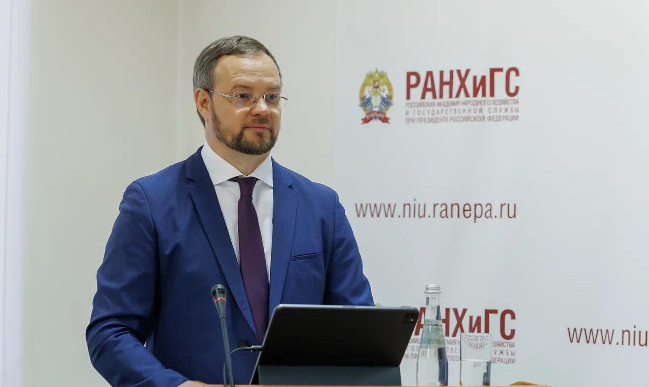 Заместитель губернатора Нижегородской области защитил диссертацию в Президентской академии