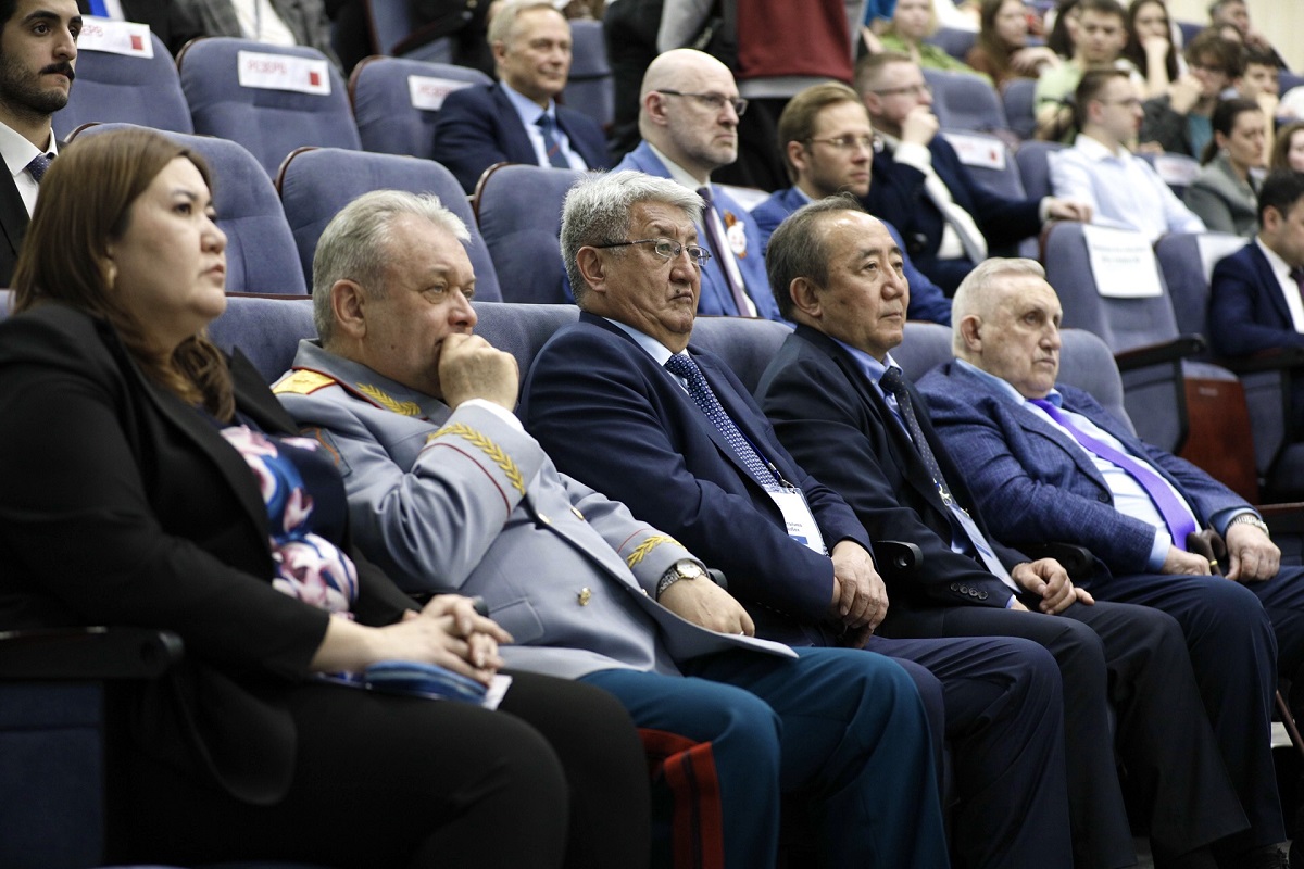 Академия провела конференцию «Великая Победа: общий боевой и трудовой подвиг народов»