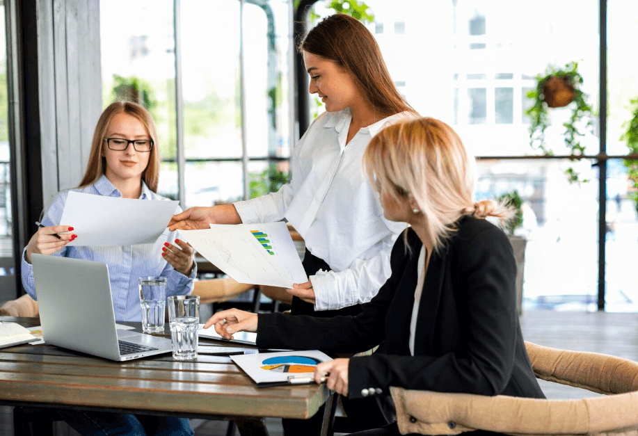 В России доля женщин-предпринимателей в ИТ и химпроизводстве выросла до 50%